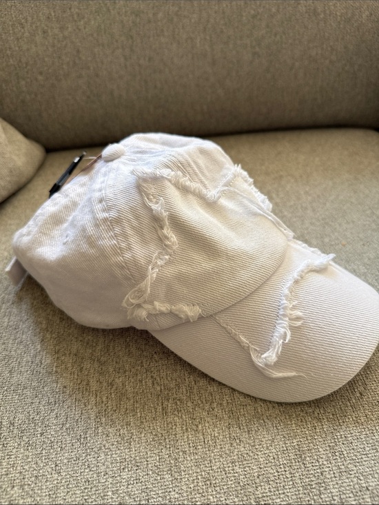 Steve Madden Accessories - NWT Steve Madden Distressed Star Baseball Hat